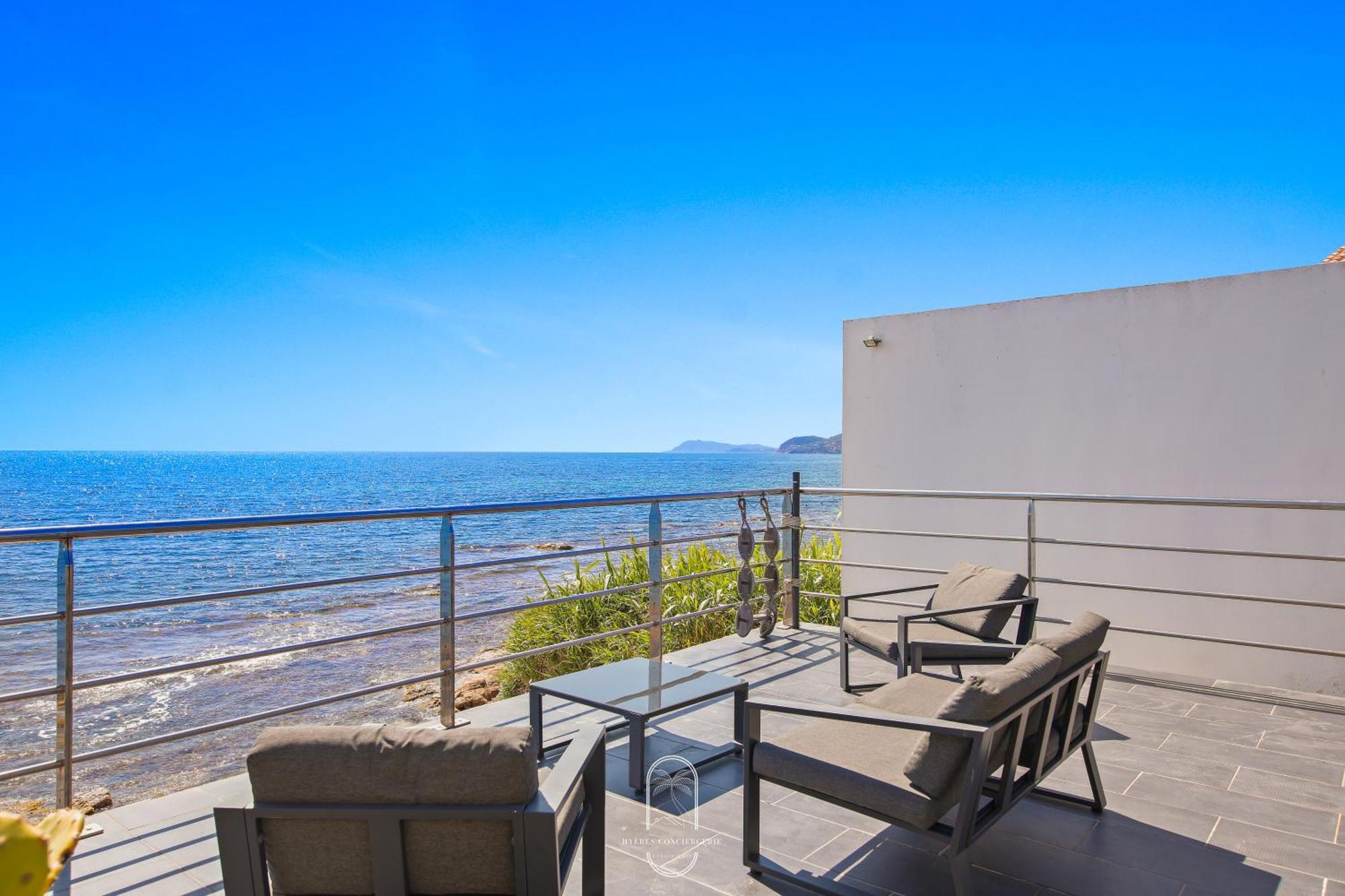 Maison Sur L'Eau-Hyeres-Almanarre-Parkings Clim Wifi By Hc 외부 사진
