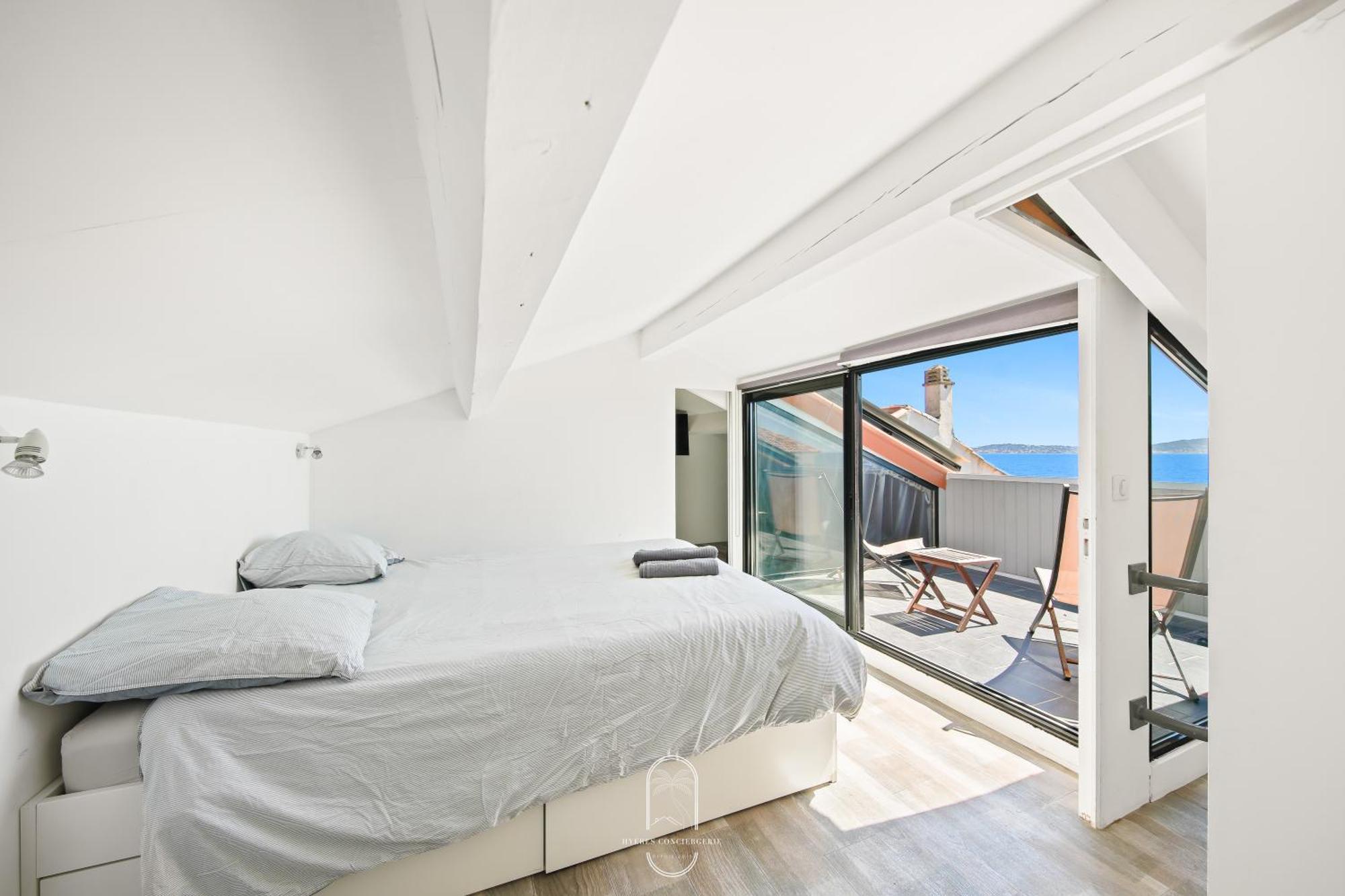 Maison Sur L'Eau-Hyeres-Almanarre-Parkings Clim Wifi By Hc 외부 사진