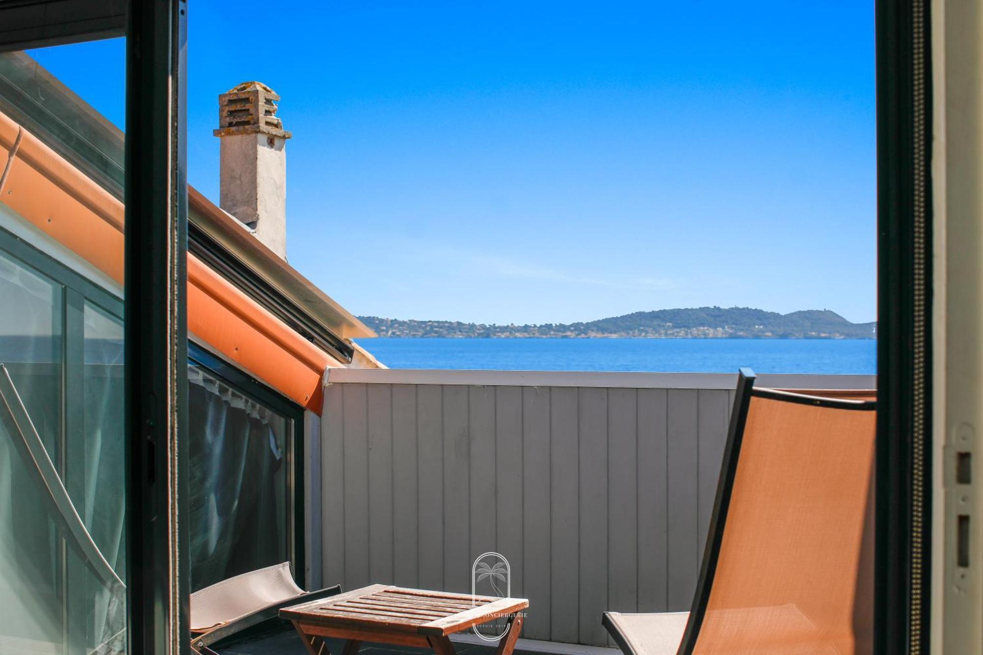 Maison Sur L'Eau-Hyeres-Almanarre-Parkings Clim Wifi By Hc 외부 사진