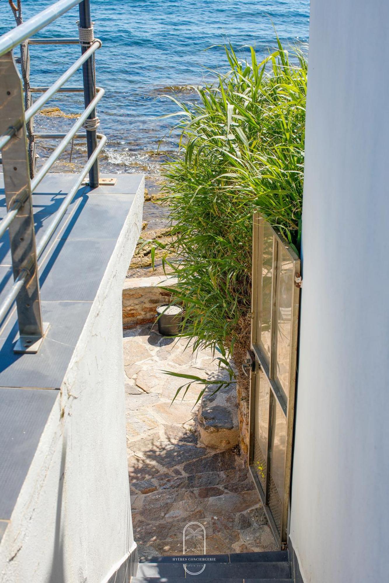 Maison Sur L'Eau-Hyeres-Almanarre-Parkings Clim Wifi By Hc 외부 사진