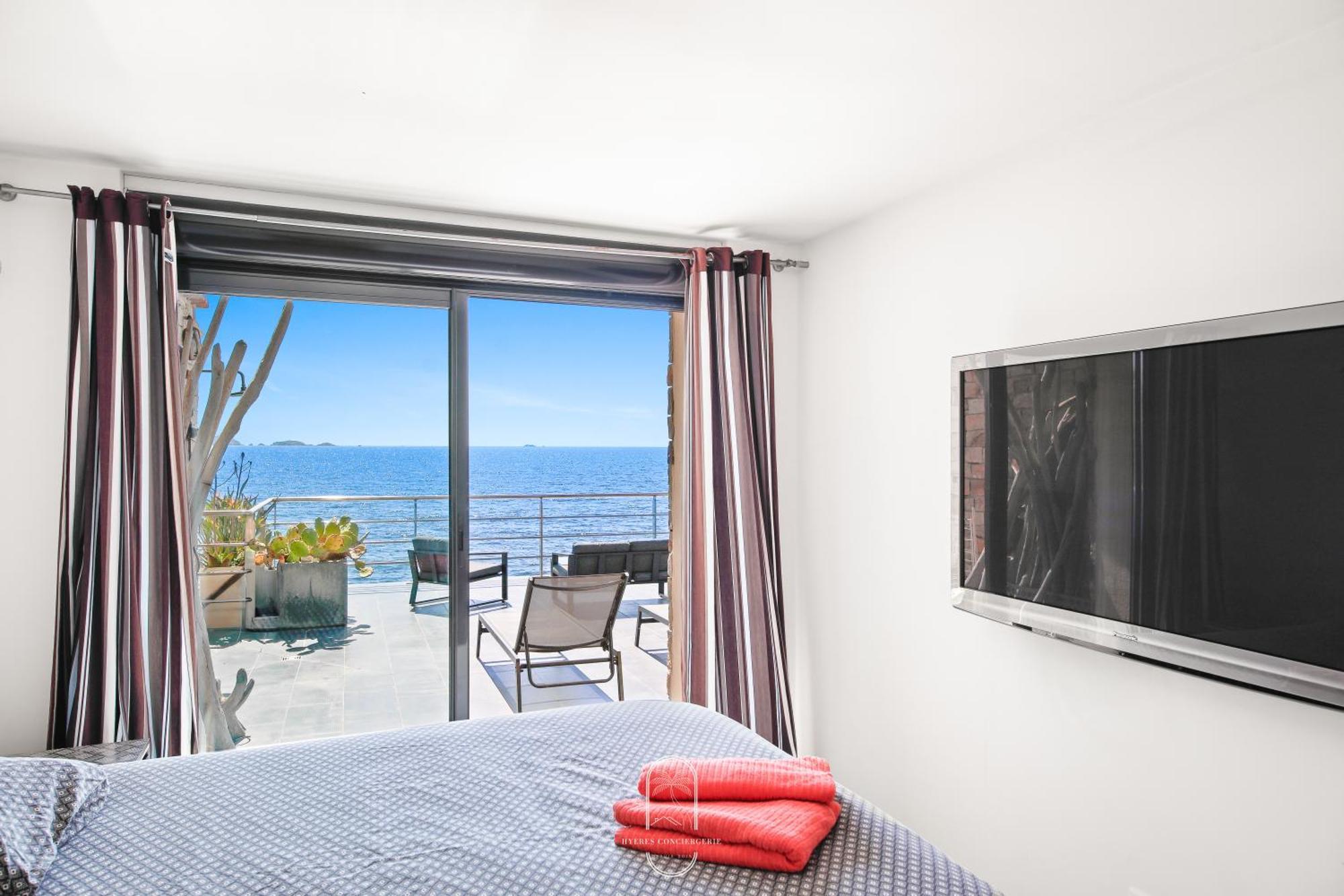 Maison Sur L'Eau-Hyeres-Almanarre-Parkings Clim Wifi By Hc 외부 사진