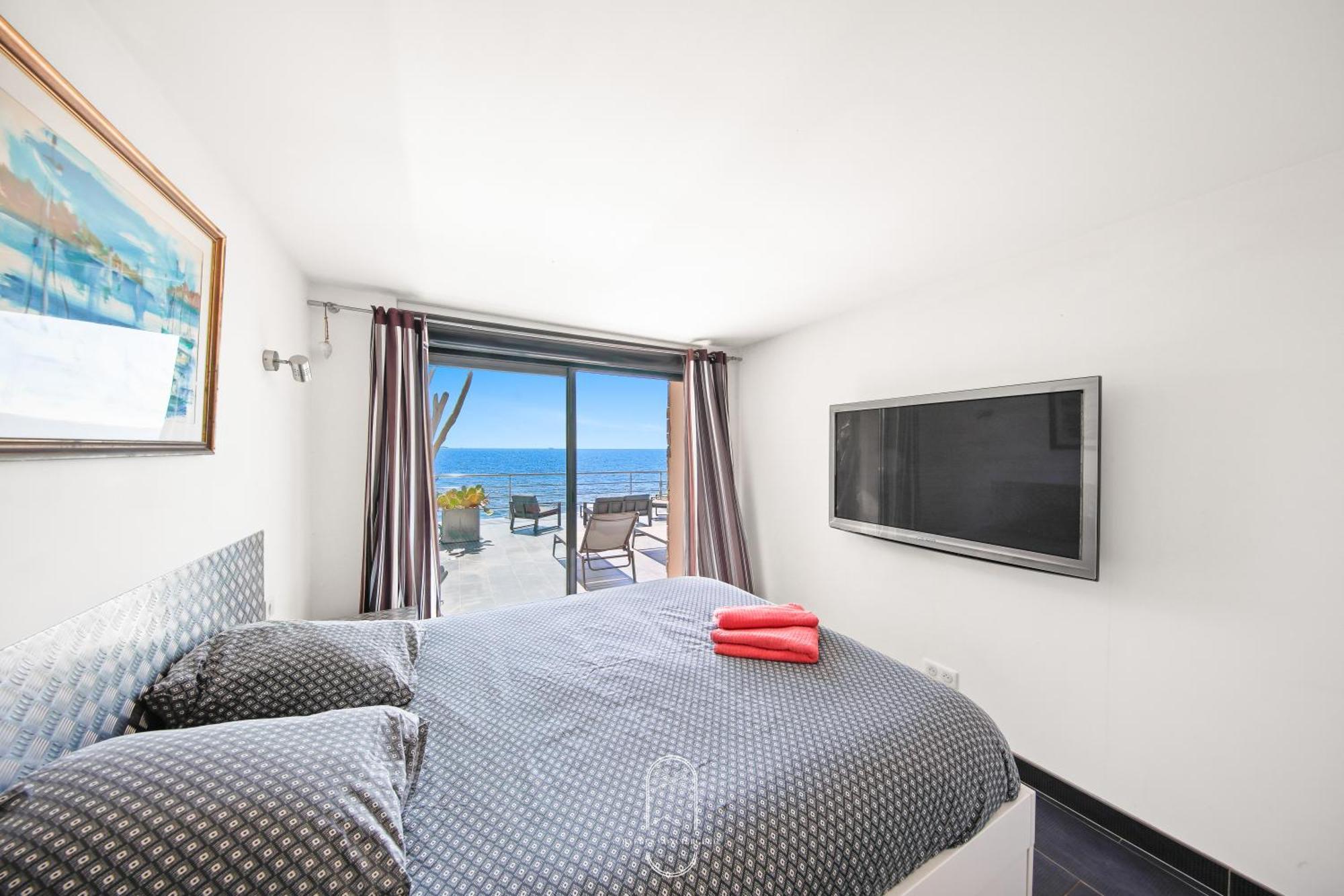 Maison Sur L'Eau-Hyeres-Almanarre-Parkings Clim Wifi By Hc 외부 사진