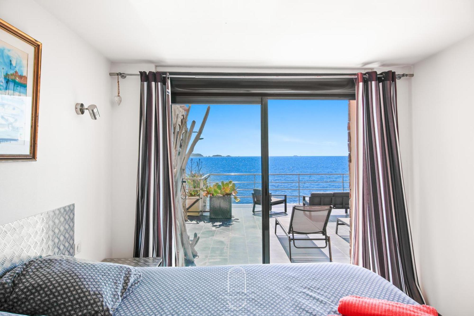 Maison Sur L'Eau-Hyeres-Almanarre-Parkings Clim Wifi By Hc 외부 사진